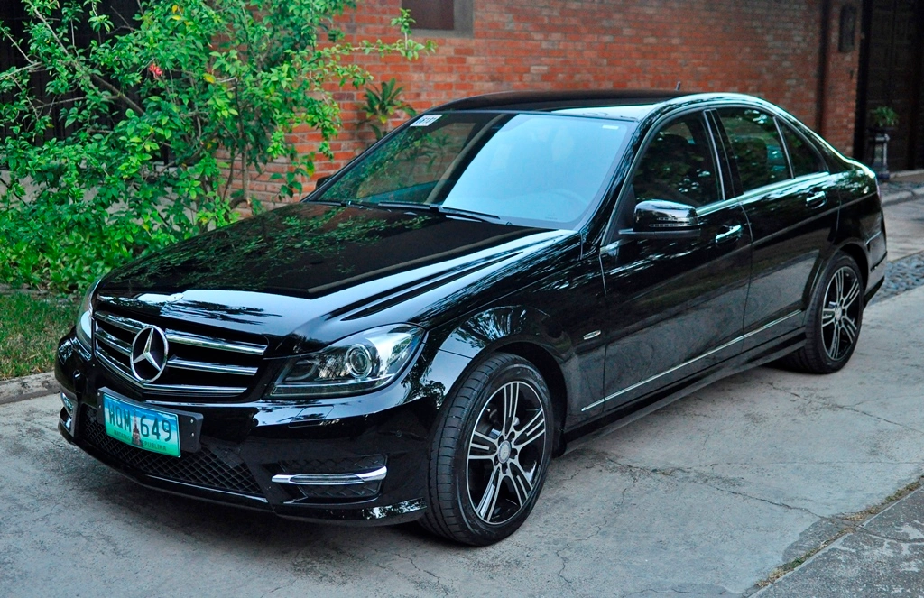 A picture of a black C200 Mercedes Benz
